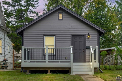 Photo of 1135 SW Woodward Ave, Topeka, KS 66604 (MLS # 246108)