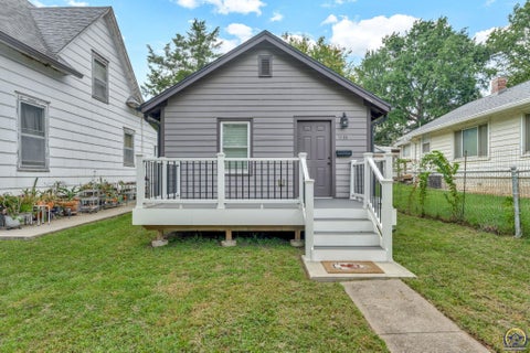 Tiny photo for 1135 SW Woodward Ave, Topeka, KS 66604 (MLS # 246108)