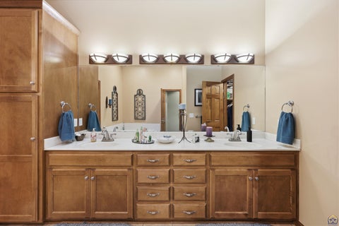 Tiny photo for 4135 SW Indian Hills Rd, Topeka, KS 66610 (MLS # 247134)