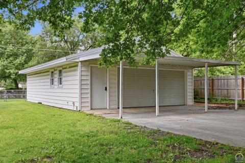 Tiny photo for 2319 SW Burnett Rd, Topeka, KS 66614 (MLS # 244869)