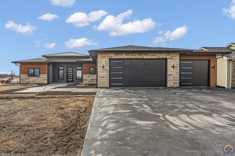 Photo of 2927 SW Greenridge St, Topeka, KS 66614 (MLS # 243329)