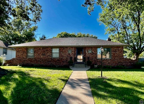 Photo of 5861 SW 27th Ter, Topeka, KS 66614 (MLS # 246879)