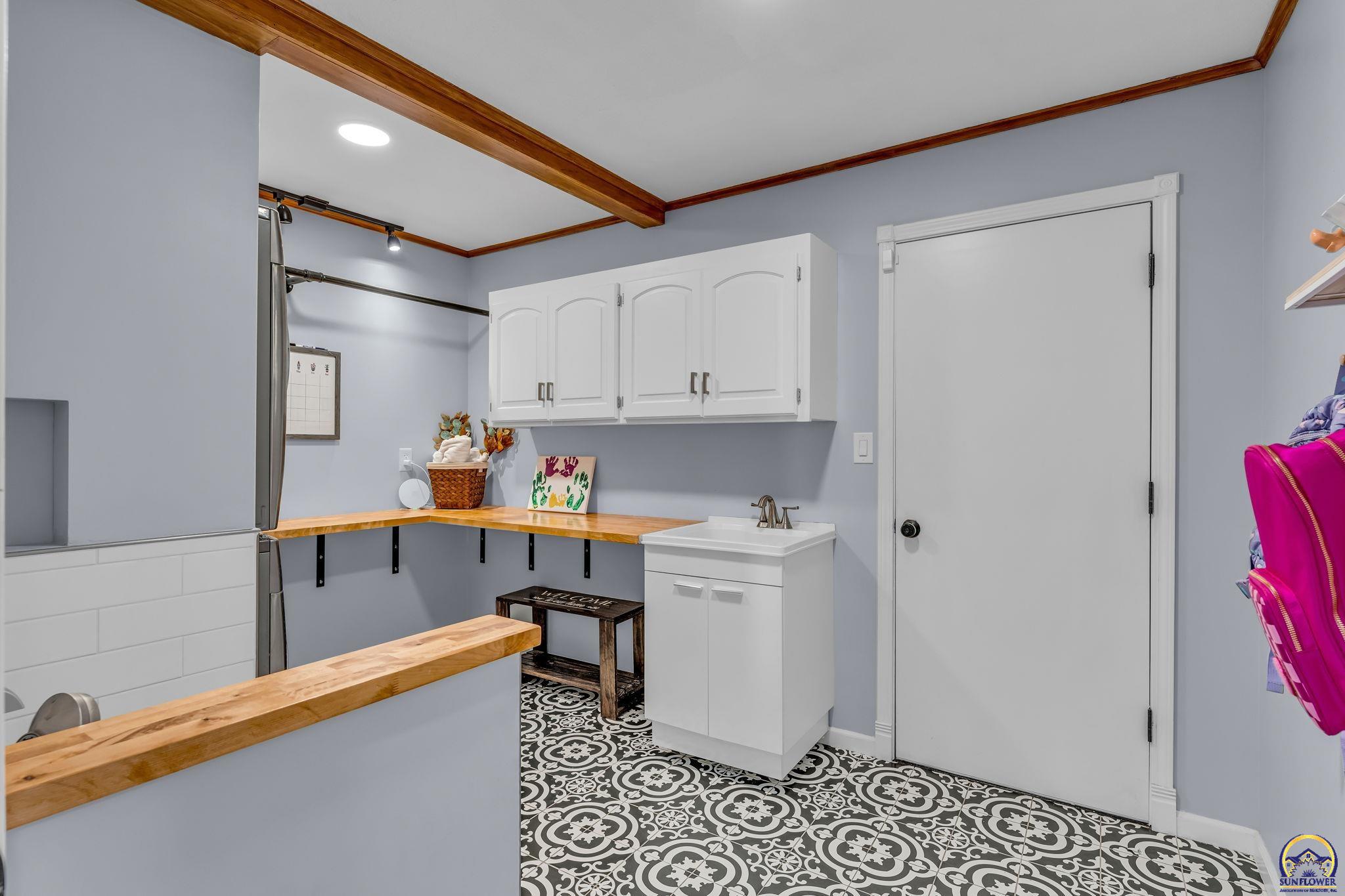 Topeka, Kansas 66618, United States, 4 Bedrooms Bedrooms, ,3 BathroomsBathrooms,Residential,Active,214155