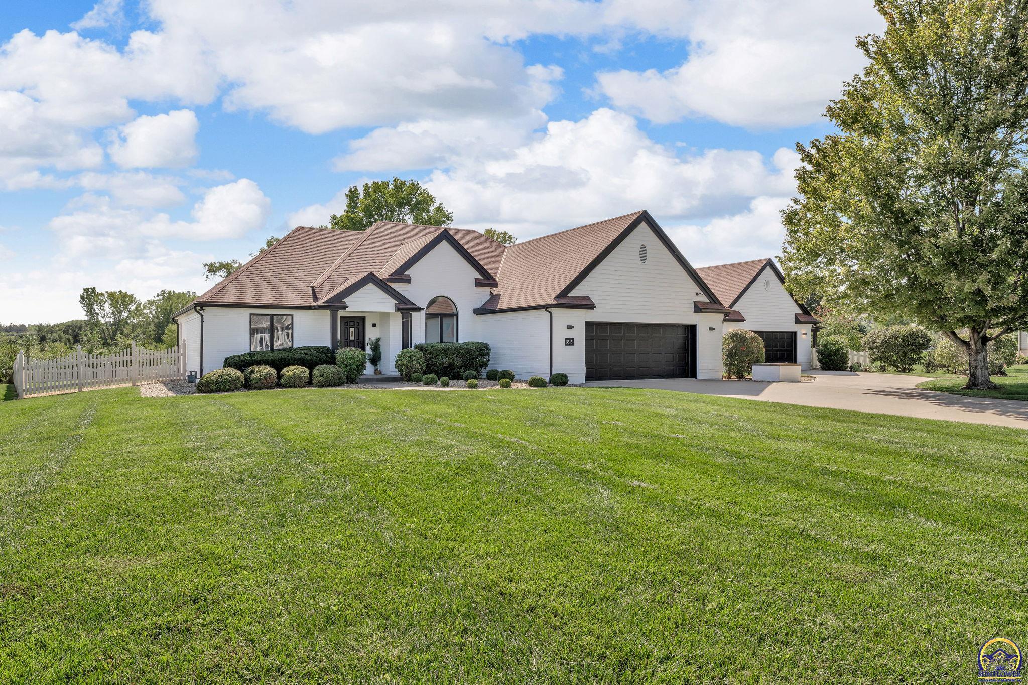 Topeka, Kansas 66618, United States, 4 Bedrooms Bedrooms, ,3 BathroomsBathrooms,Residential,Active,214155 Topeka, Kansas 66618, United States, 4 Bedrooms Bedrooms, ,3 BathroomsBathrooms,Residential,Active,214155