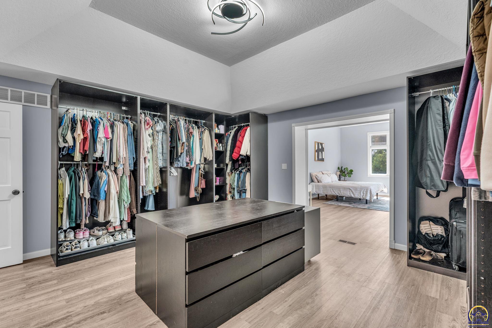 Topeka, Kansas 66618, United States, 4 Bedrooms Bedrooms, ,3 BathroomsBathrooms,Residential,Active,214155