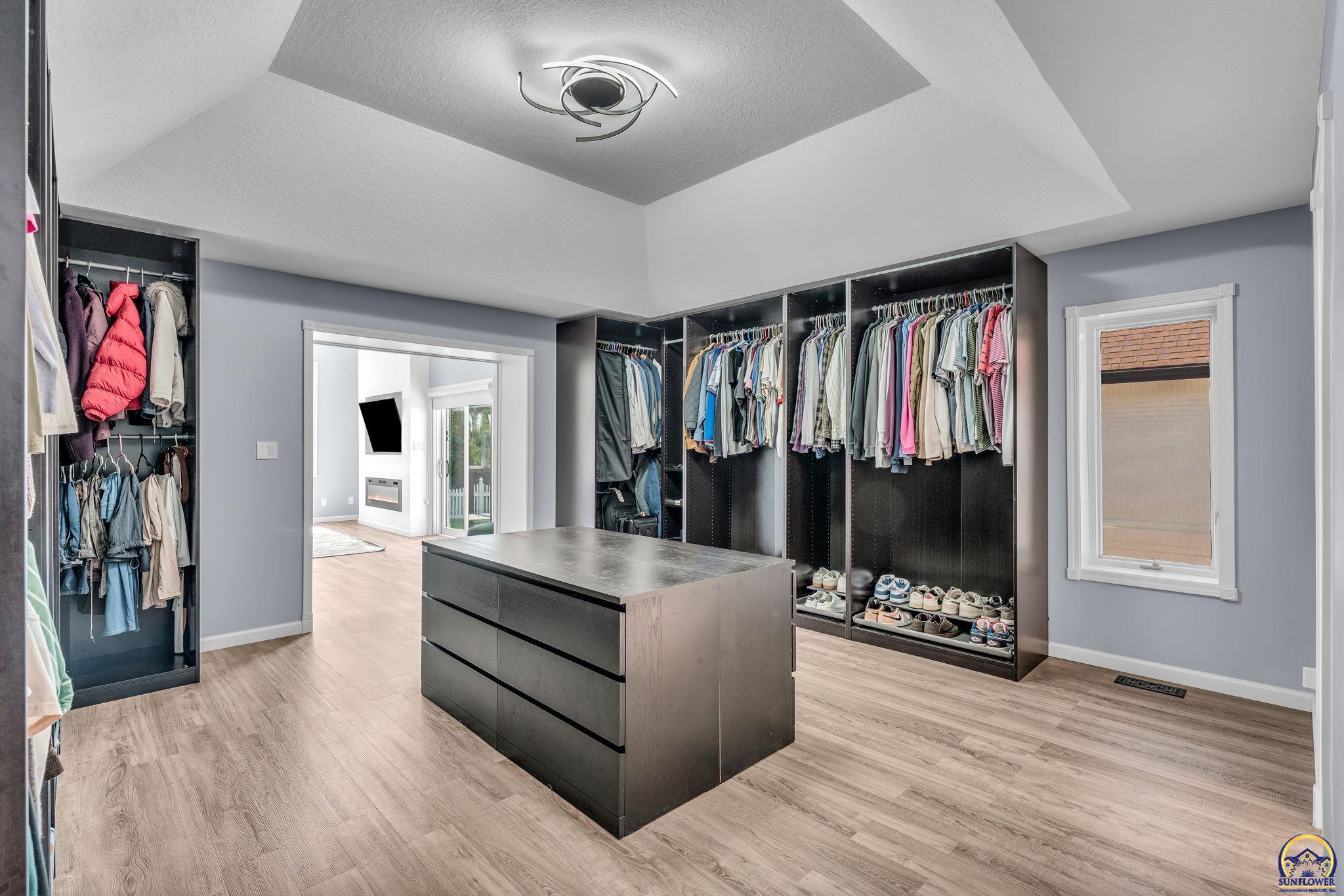 Topeka, Kansas 66618, United States, 4 Bedrooms Bedrooms, ,3 BathroomsBathrooms,Residential,Active,214155