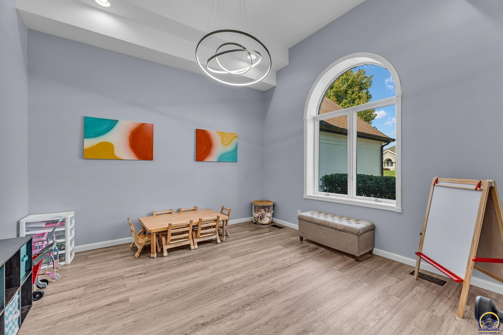 Topeka, Kansas 66618, United States, 4 Bedrooms Bedrooms, ,3 BathroomsBathrooms,Residential,Active,214155