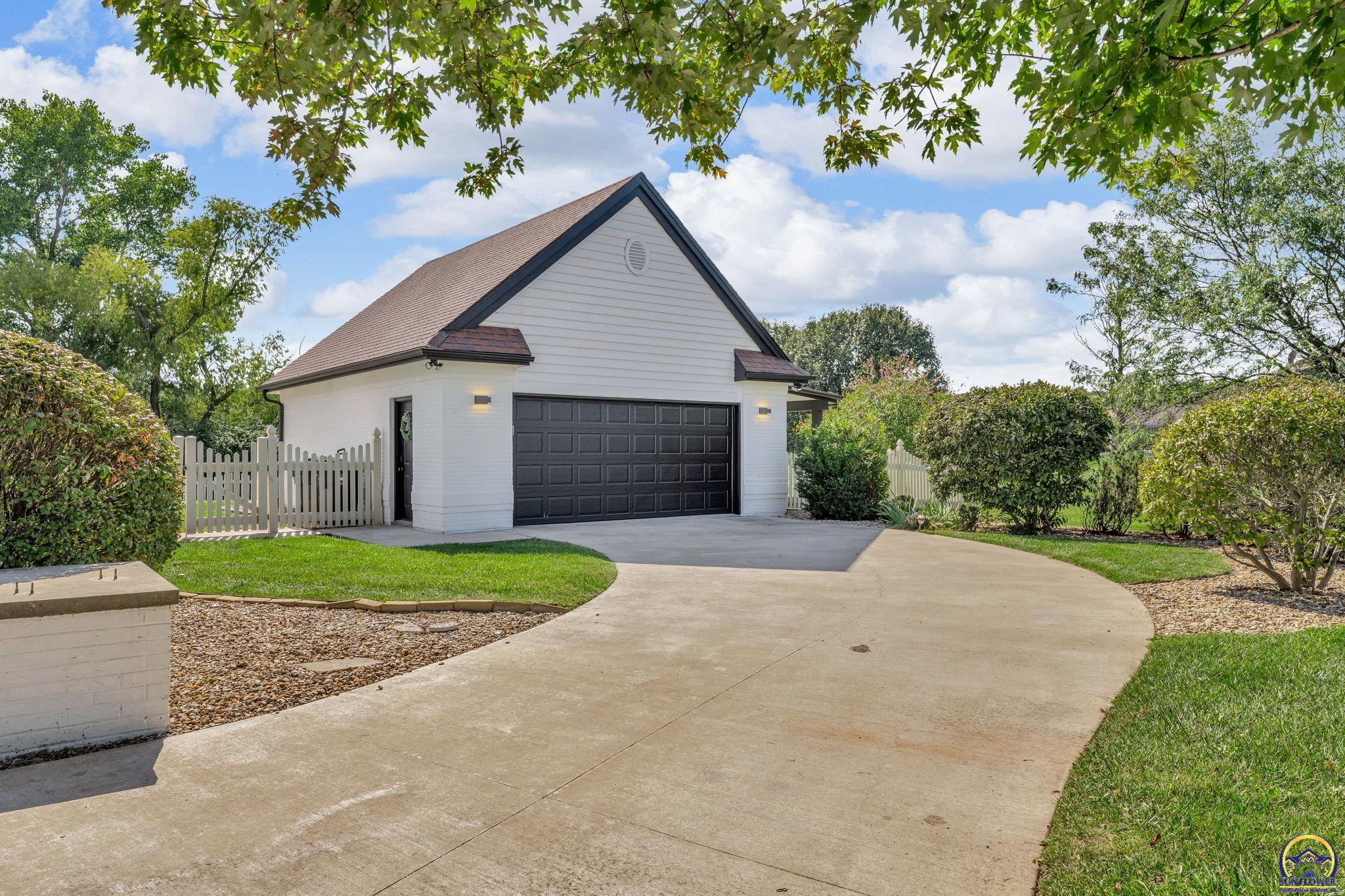 Topeka, Kansas 66618, United States, 4 Bedrooms Bedrooms, ,3 BathroomsBathrooms,Residential,Active,214155