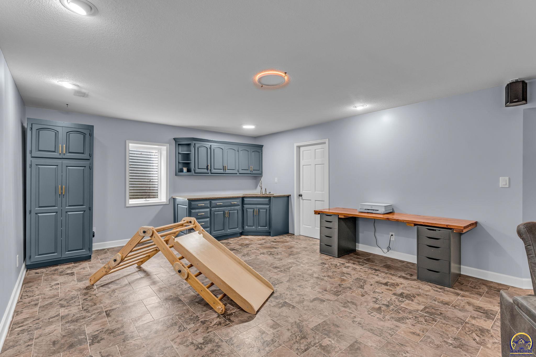 Topeka, Kansas 66618, United States, 4 Bedrooms Bedrooms, ,3 BathroomsBathrooms,Residential,Active,214155