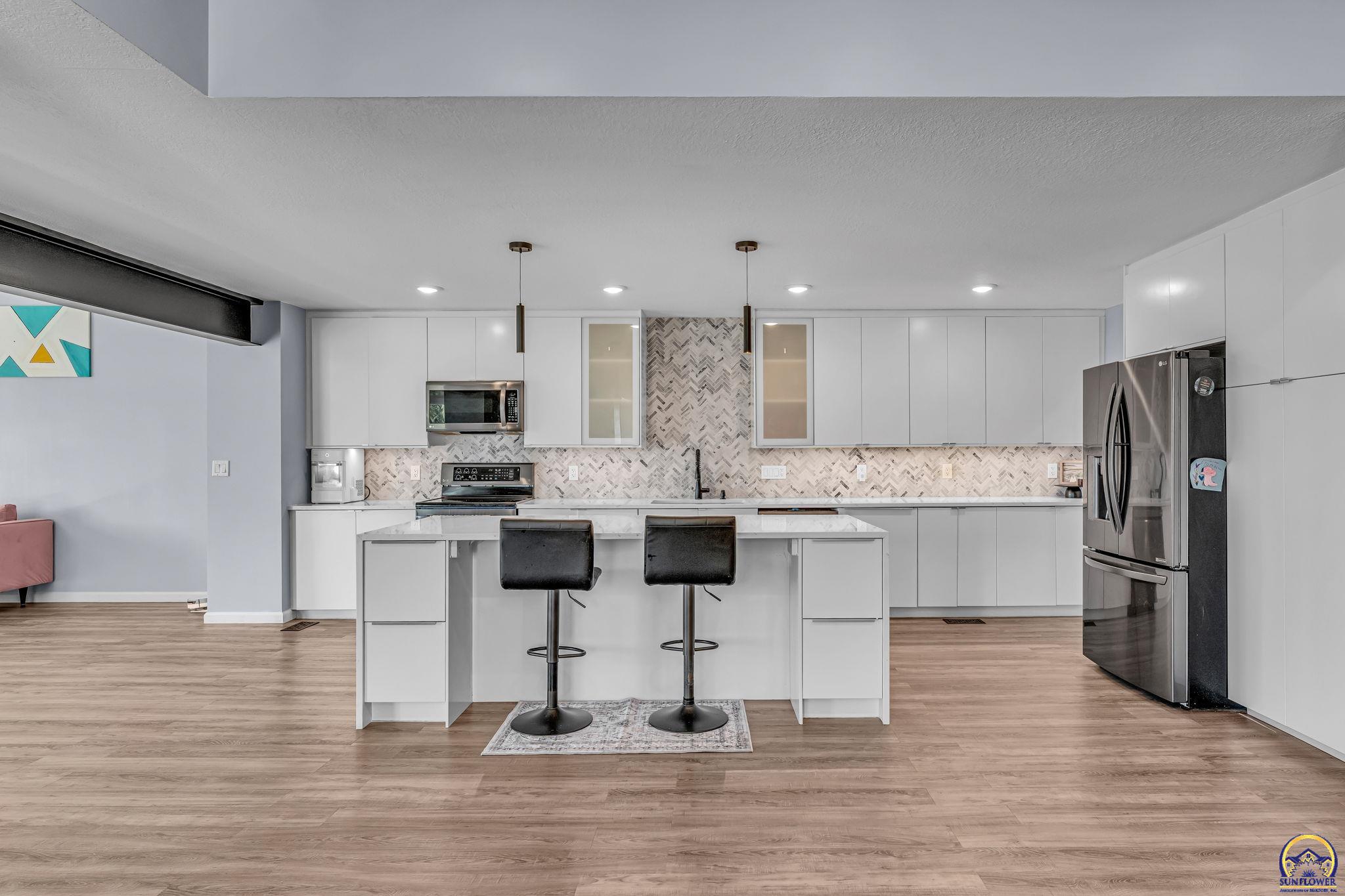 Topeka, Kansas 66618, United States, 4 Bedrooms Bedrooms, ,3 BathroomsBathrooms,Residential,Active,214155