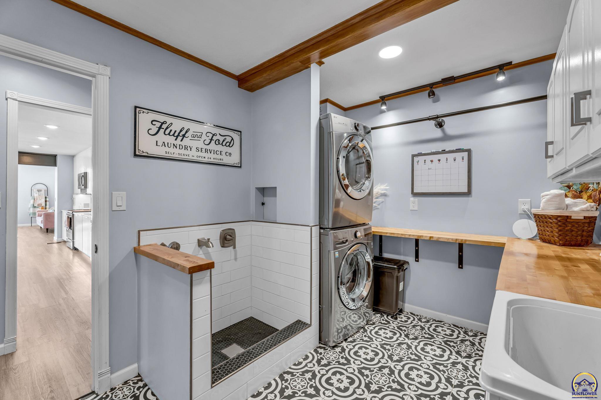 Topeka, Kansas 66618, United States, 4 Bedrooms Bedrooms, ,3 BathroomsBathrooms,Residential,Active,214155