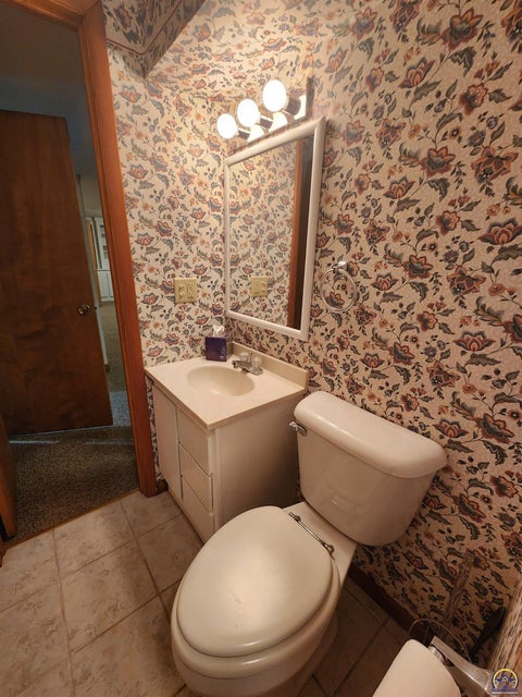 Tiny photo for 2008 Meadowlark Ln, Emporia, KS 66801 (MLS # 245484)