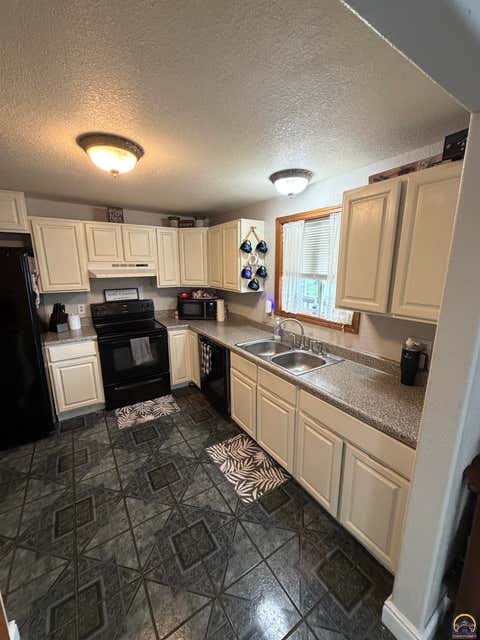 Tiny photo for 114 S Walnut St, Neosho Rapids, KS 66864 (MLS # 244883)