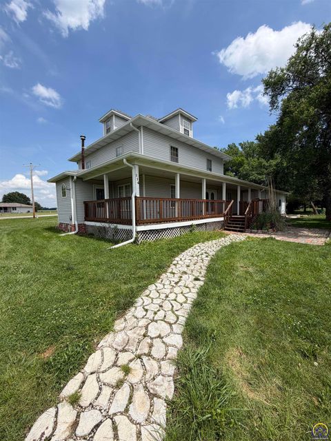 Photo of 114 S Walnut St, Neosho Rapids, KS 66864 (MLS # 244883)