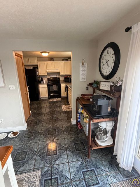 Tiny photo for 114 S Walnut St, Neosho Rapids, KS 66864 (MLS # 244883)