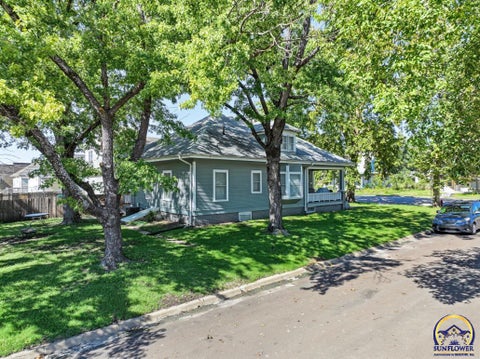 Tiny photo for 402 Bertrand AVE, St. Marys, KS 66536 (MLS # 246940)
