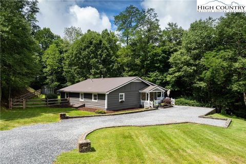 Photo of 286 Sunrise Cove, Blowing Rock, NC 28605 (MLS # 251159)