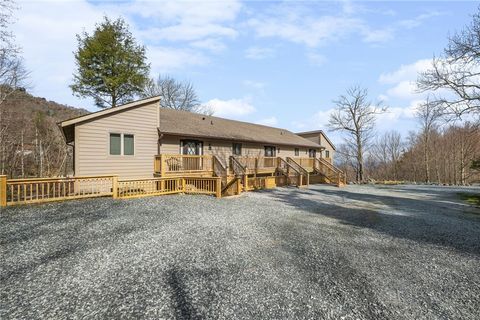 Photo of 106 W Pond Creek Road #A, Beech Mountain, NC 28604 (MLS # 261010)