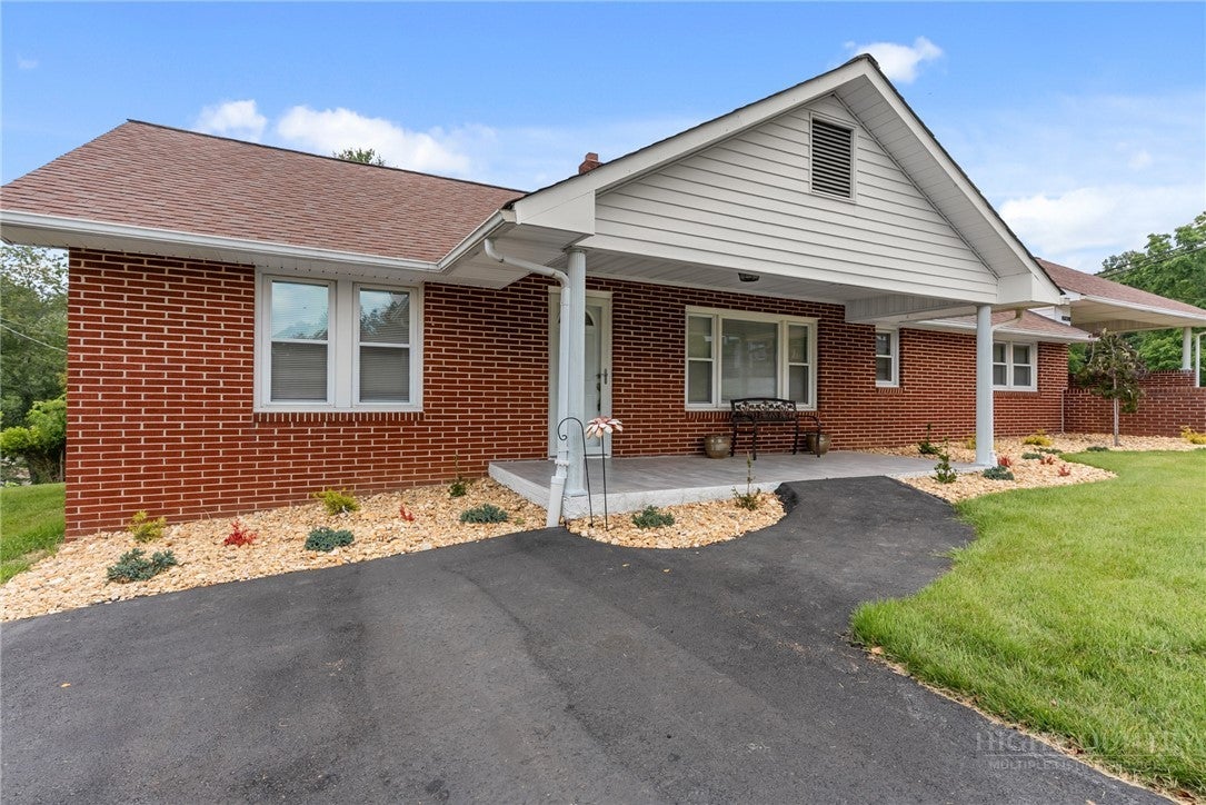 290 Riverview Drive