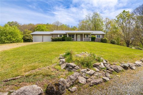 Photo of 762 George Eggers Road, Banner Elk, NC 28604 (MLS # 260549)