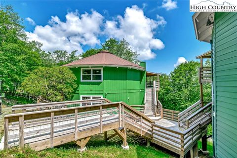 Photo of 104 Hornbeam Road, Beech Mountain, NC 28604 (MLS # 259214)