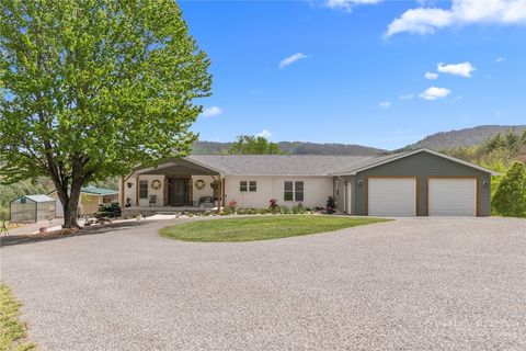 Photo of 552 Dirt Nose Drive, Sparta, NC 28675 (MLS # 261481)