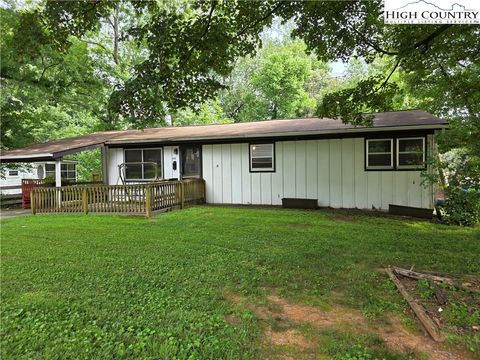 Photo of 407 Highland Street, Wilkesboro, NC 28697 (MLS # 256522) Photo of 407 Highland Street, Wilkesboro, NC 28697 (MLS # 256522)