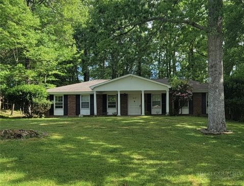 Photo of 247 Crest Drive, Boone, NC 28607 (MLS # 261415)