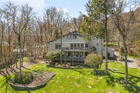 Photo of 1310 Beech Mountain Parkway, Beech Mountain, NC 28604 (MLS # 261104)