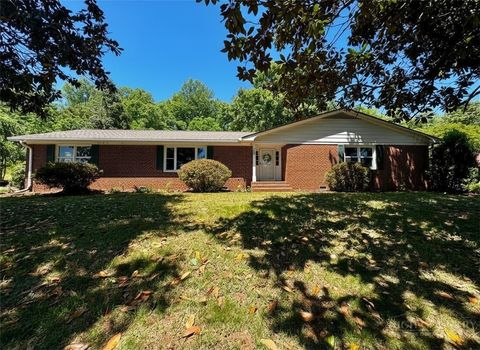 Photo of 1000 Hill Avenue, Wilkesboro, NC 28697 (MLS # 261995)