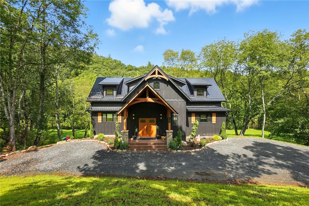 Lansing, North Carolina, 28643, United States, 3 Bedrooms Bedrooms, ,6 BathroomsBathrooms,Residential,Active,2035623