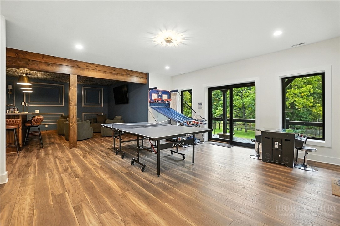 Lansing, North Carolina, 28643, United States, 3 Bedrooms Bedrooms, ,6 BathroomsBathrooms,Residential,Active,2035623