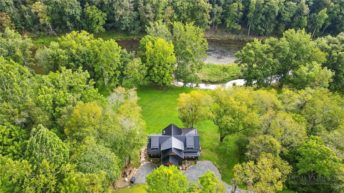 Lansing, North Carolina, 28643, United States, 3 Bedrooms Bedrooms, ,6 BathroomsBathrooms,Residential,Active,2035623