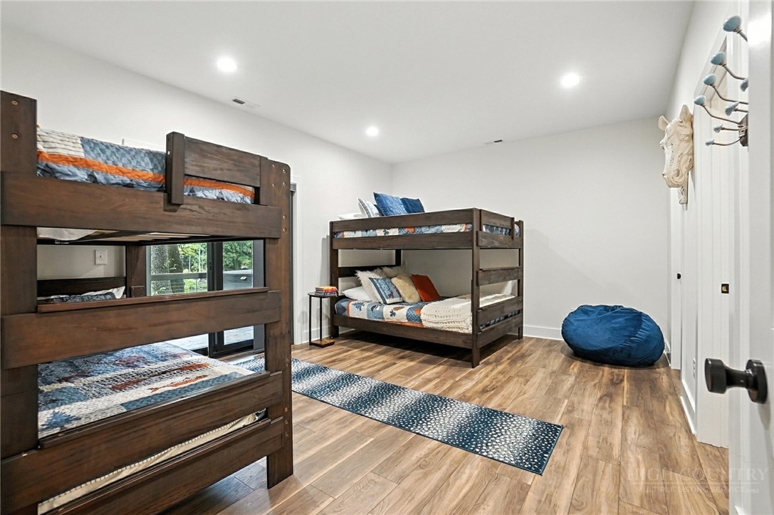 Lansing, North Carolina, 28643, United States, 3 Bedrooms Bedrooms, ,6 BathroomsBathrooms,Residential,Active,2035623
