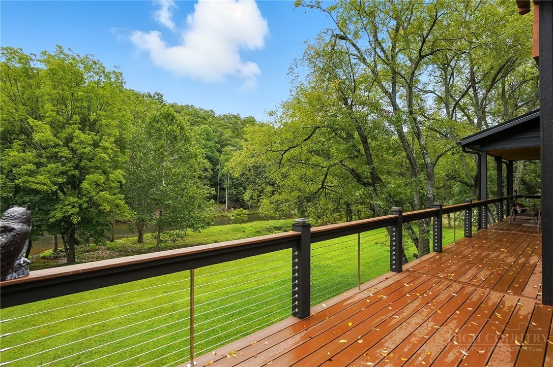 Lansing, North Carolina, 28643, United States, 3 Bedrooms Bedrooms, ,6 BathroomsBathrooms,Residential,Active,2035623