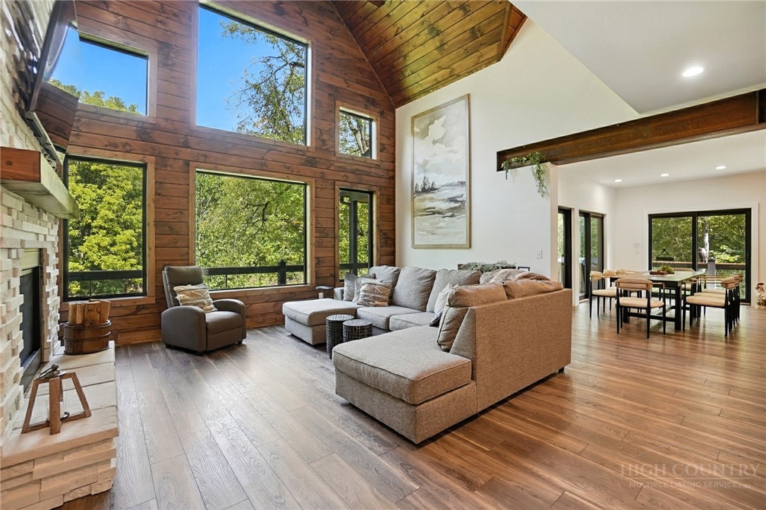 Lansing, North Carolina, 28643, United States, 3 Bedrooms Bedrooms, ,6 BathroomsBathrooms,Residential,Active,2035623
