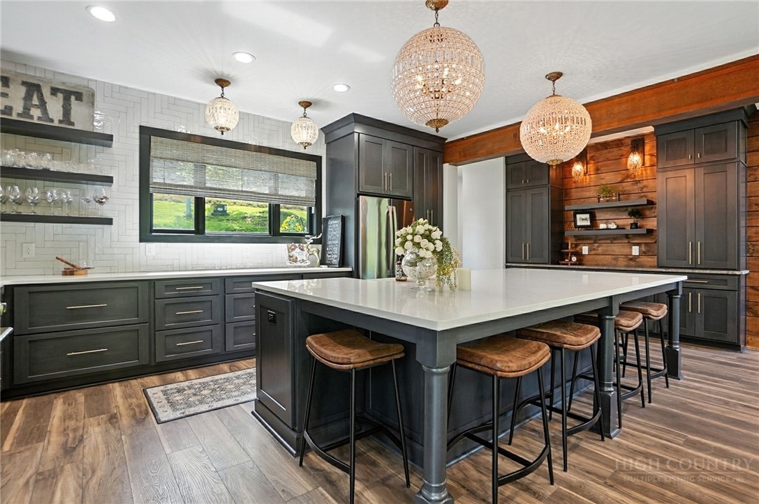 Lansing, North Carolina, 28643, United States, 3 Bedrooms Bedrooms, ,6 BathroomsBathrooms,Residential,Active,2035623
