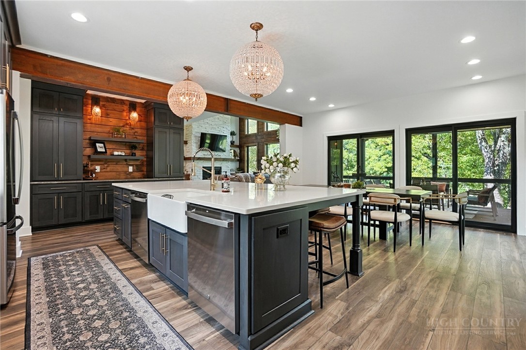 Lansing, North Carolina, 28643, United States, 3 Bedrooms Bedrooms, ,6 BathroomsBathrooms,Residential,Active,2035623