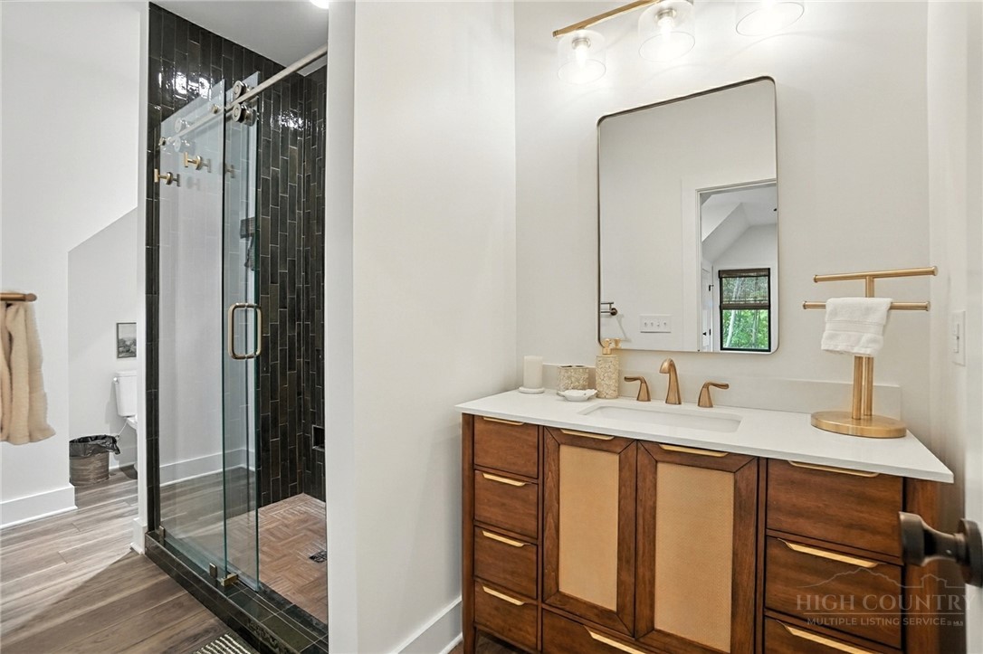 Lansing, North Carolina, 28643, United States, 3 Bedrooms Bedrooms, ,6 BathroomsBathrooms,Residential,Active,2035623