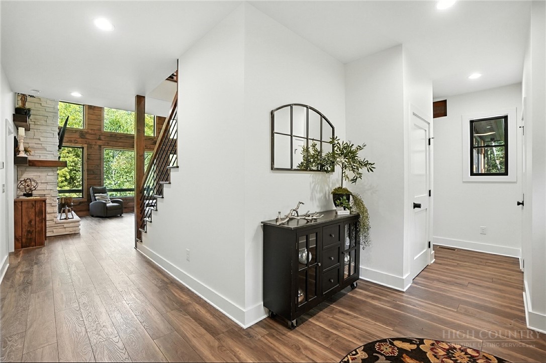 Lansing, North Carolina, 28643, United States, 3 Bedrooms Bedrooms, ,6 BathroomsBathrooms,Residential,Active,2035623