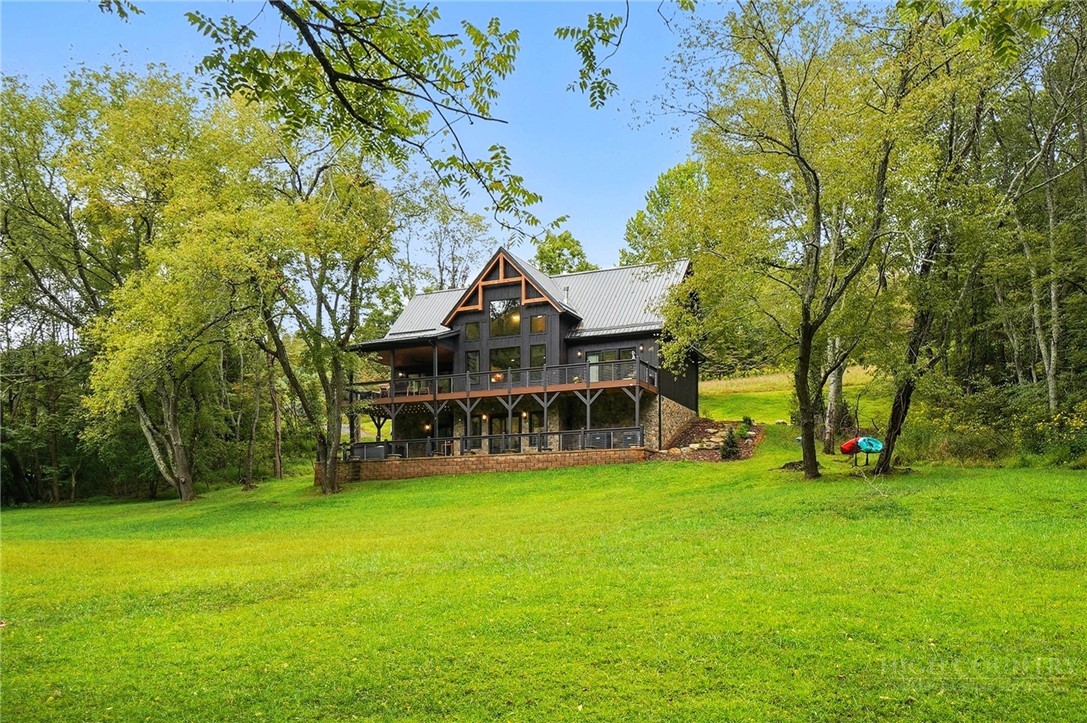 Lansing, North Carolina, 28643, United States, 3 Bedrooms Bedrooms, ,6 BathroomsBathrooms,Residential,Active,2035623