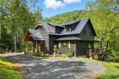 Photo of 727 Riverwind Drive, Lansing, NC 28643 (MLS # 261115)