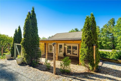Photo of 279 Green Street, Blowing Rock, NC 28605 (MLS # 261882)