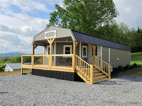 Photo of 855 Grandview Drive, Sparta, NC 28675 (MLS # 261616)