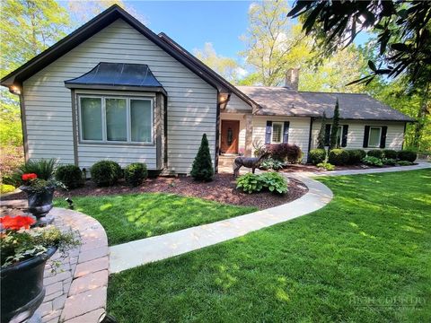 Photo of 129 Valley View Road, Blowing Rock, NC 28605 (MLS # 259700)