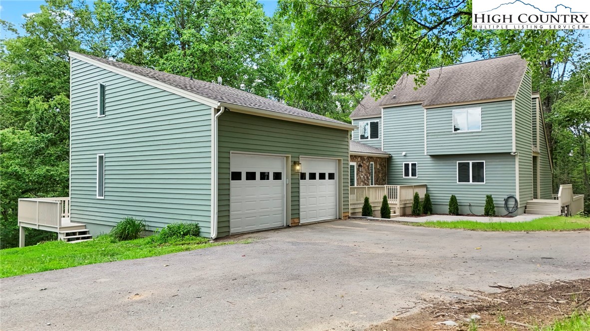 Boone, North Carolina 28607, United States, 4 Bedrooms Bedrooms, ,5 BathroomsBathrooms,Residential,Active,163205