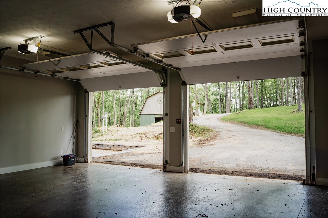 Boone, North Carolina 28607, United States, 4 Bedrooms Bedrooms, ,5 BathroomsBathrooms,Residential,Active,163205