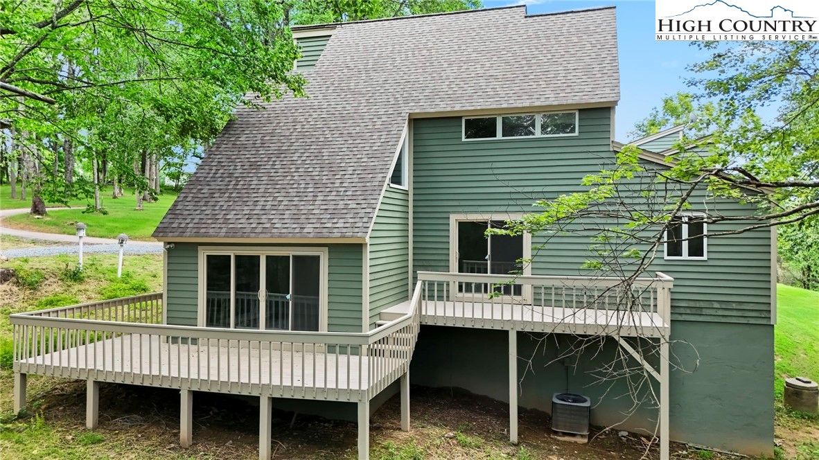 Boone, North Carolina 28607, United States, 4 Bedrooms Bedrooms, ,5 BathroomsBathrooms,Residential,Active,163205