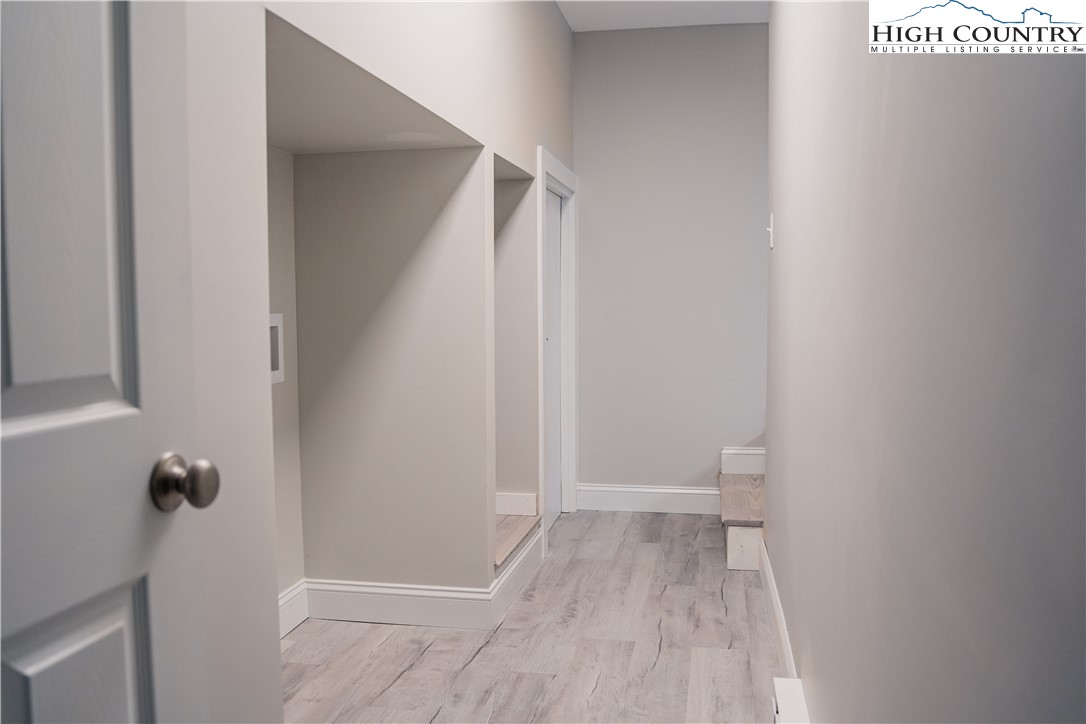 Boone, North Carolina 28607, United States, 4 Bedrooms Bedrooms, ,5 BathroomsBathrooms,Residential,Active,163205