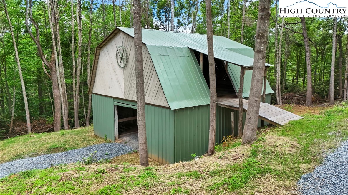 Boone, North Carolina 28607, United States, 4 Bedrooms Bedrooms, ,5 BathroomsBathrooms,Residential,Active,163205